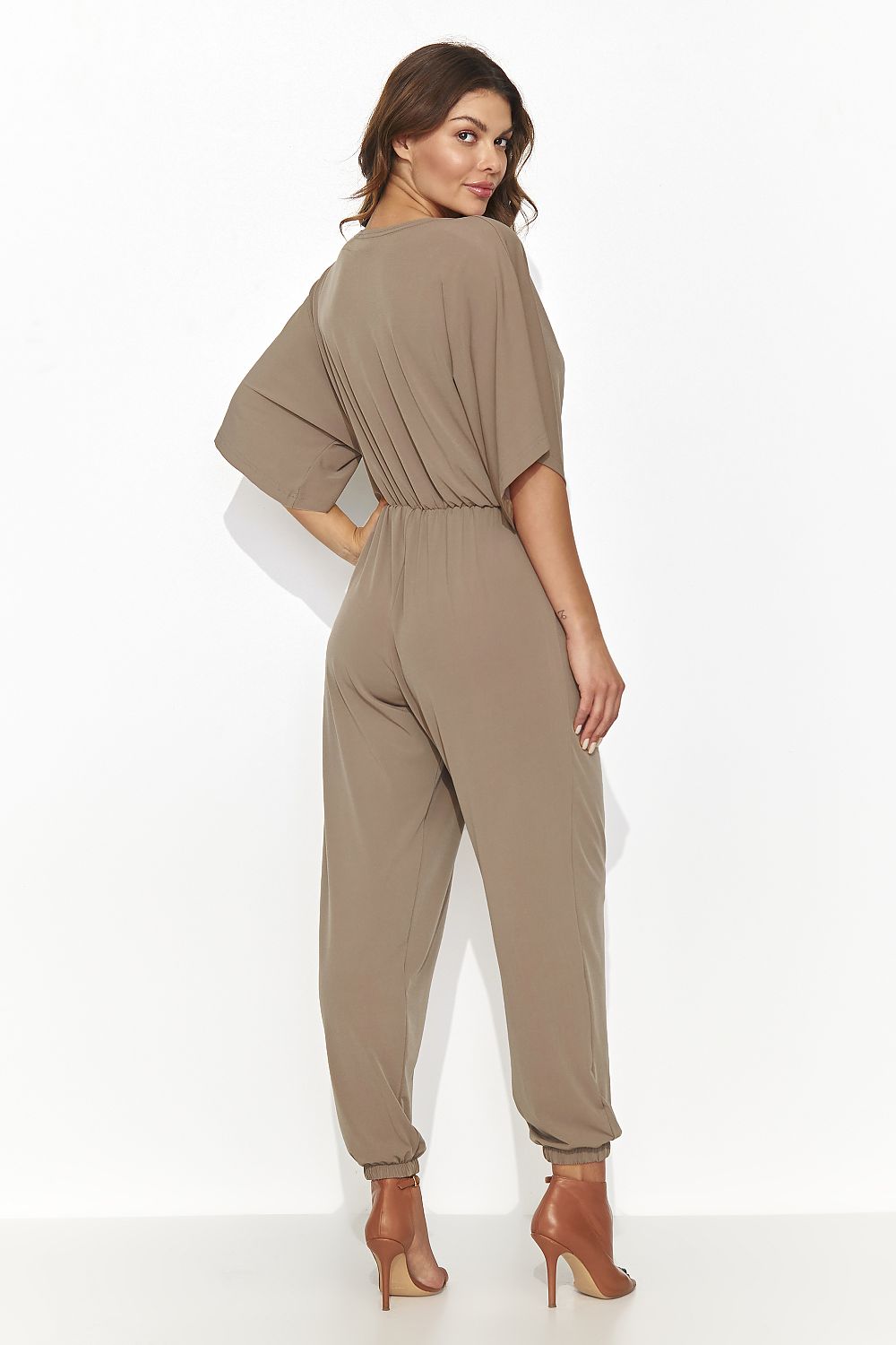 brown suit for women, polished & glamorous, numinou fashion